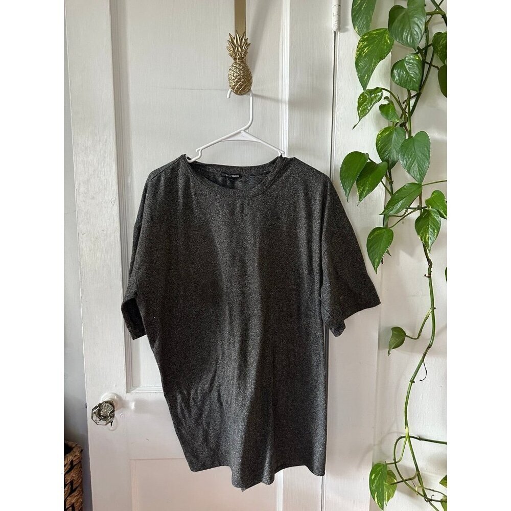 Fashion Nova men’s size medium gray top